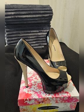 Chinese Laundry Black Patent Peep-Toe Pumps with Beige Heel